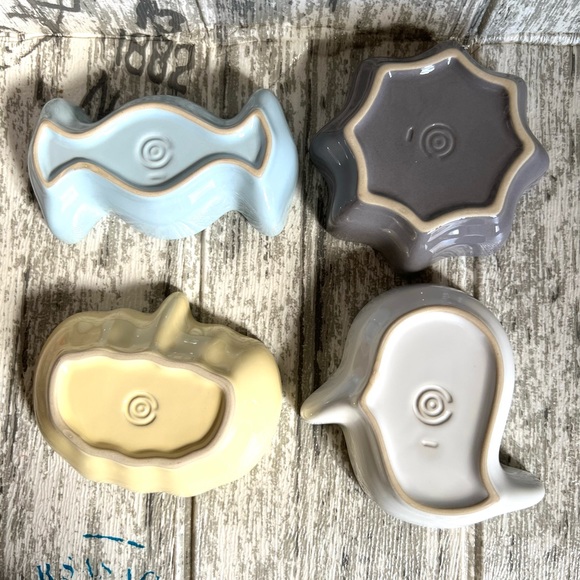 Le Creuset Halloween Mini Dish Set of 4 - Picture 3 of 6
